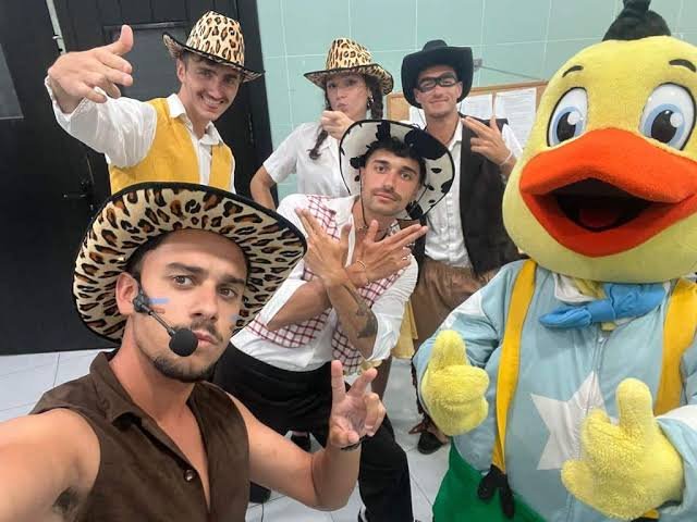 Gruppo di animatori durante un evento